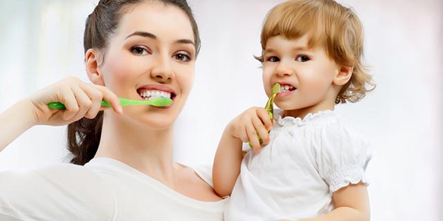 <b>宝宝从什么时候开始需要刷牙</b>