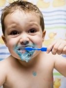 小孩刷牙能用牙膏吗？