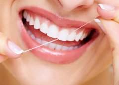 如何正确使用牙线和牙线棒？